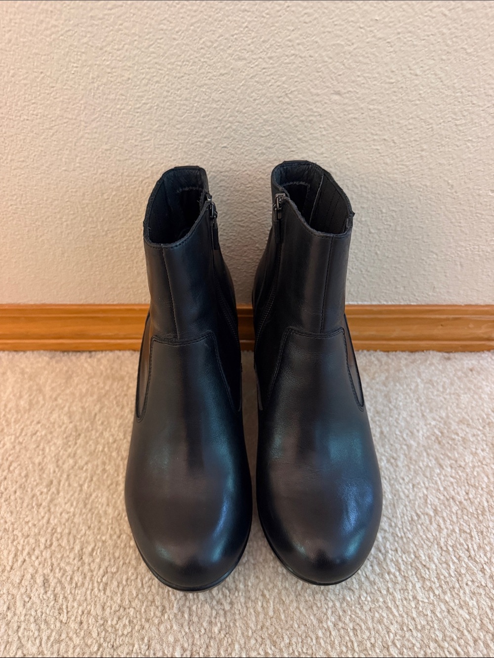 Dansko Black Leather Ankle Boots with Side Zip Size 38/US 7.5-8